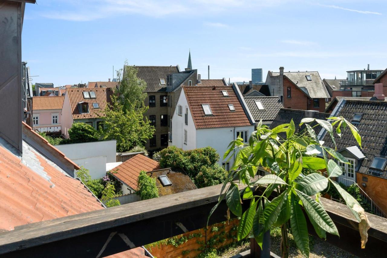 Beautiful Private Apartment, With Garden, Roof Terraze, 150 Square M, 2 Floors, 2 Bedrooms And An Extra Bed In The Livingroom Århus Dış mekan fotoğraf
